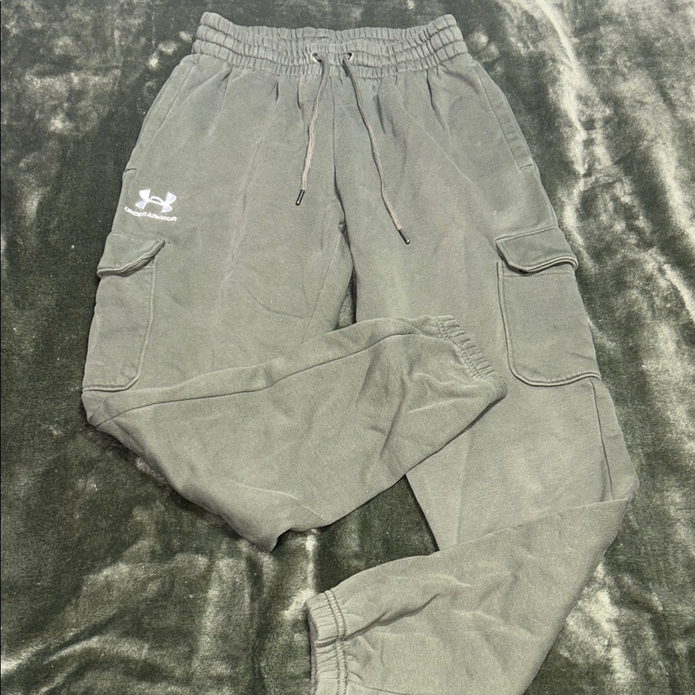 Women small Under Armour green Cargo Joggers